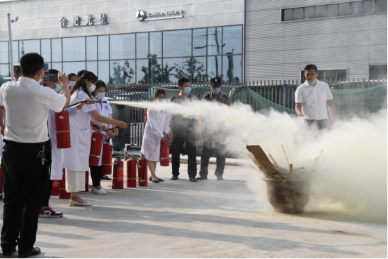 提高消防安全防范意识 落实消防安全责任 医院开展消防安全知识培训及实战演练