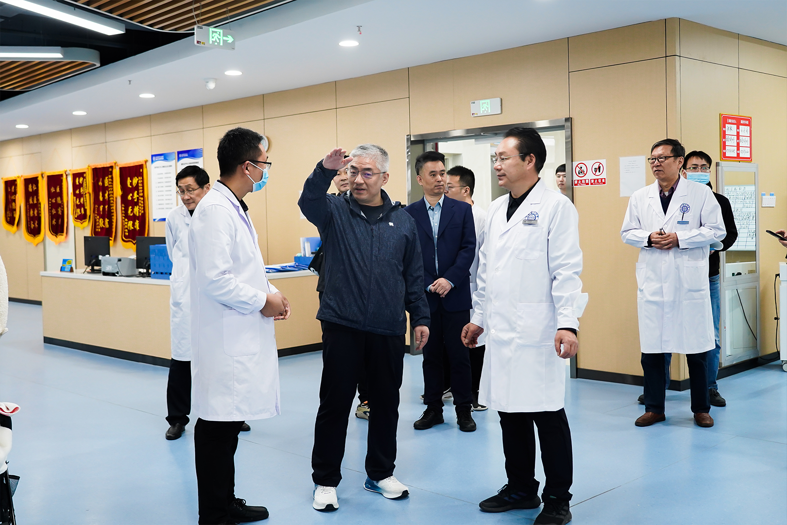 学术交流 | 中国中医科学院望京医院吴东宇教授莅临我院参访交流