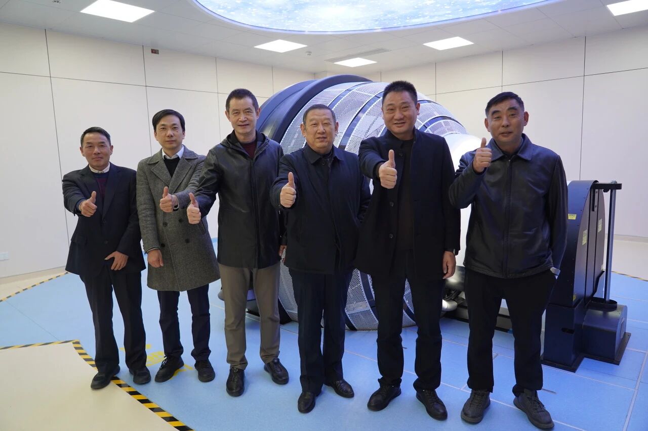 共叙桑梓情谊，共绘发展新篇：双港镇携手华猫集团莅临华安脑科医院交流指导